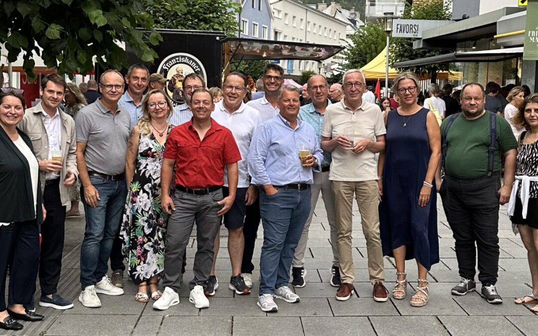 Wirtschaftsbund Landeck fördert regionalen Austausch bei gemeinsamen „Wochentoaler“-Besuch